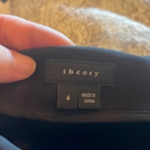 Theory black skirt. Excellent condition. Worn once. Size 4.